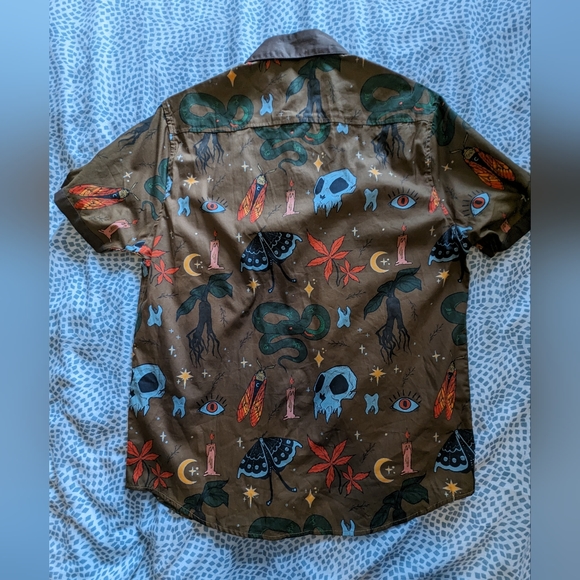 Theo Masters Halloween Button down - Picture 2 of 4